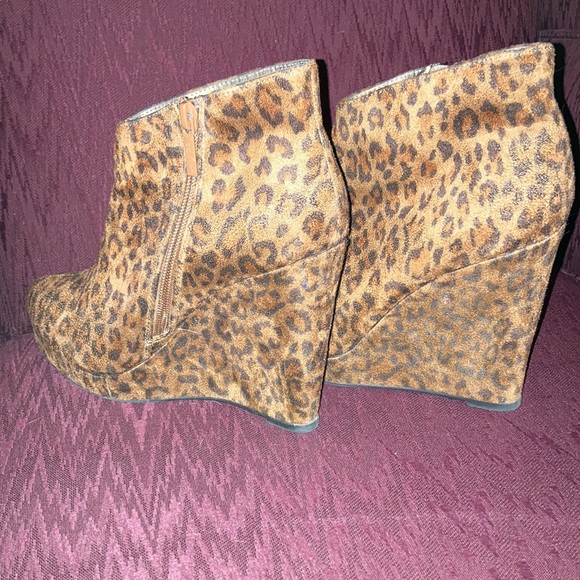 Leopard print wedge booties - Picture 2 of 2